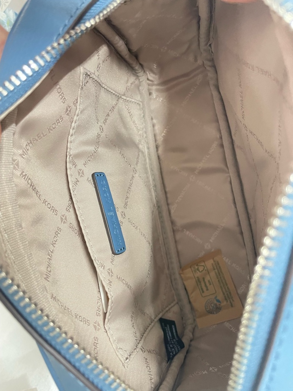 MICHAEL KORS JET SET LEATHER MEDIUM CROSSBODY WITH CASE FOR APPLE AIRPODS PRO - Picture 11 of 13